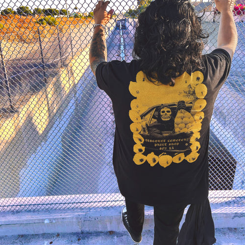 MAKE LEMONADE black tee